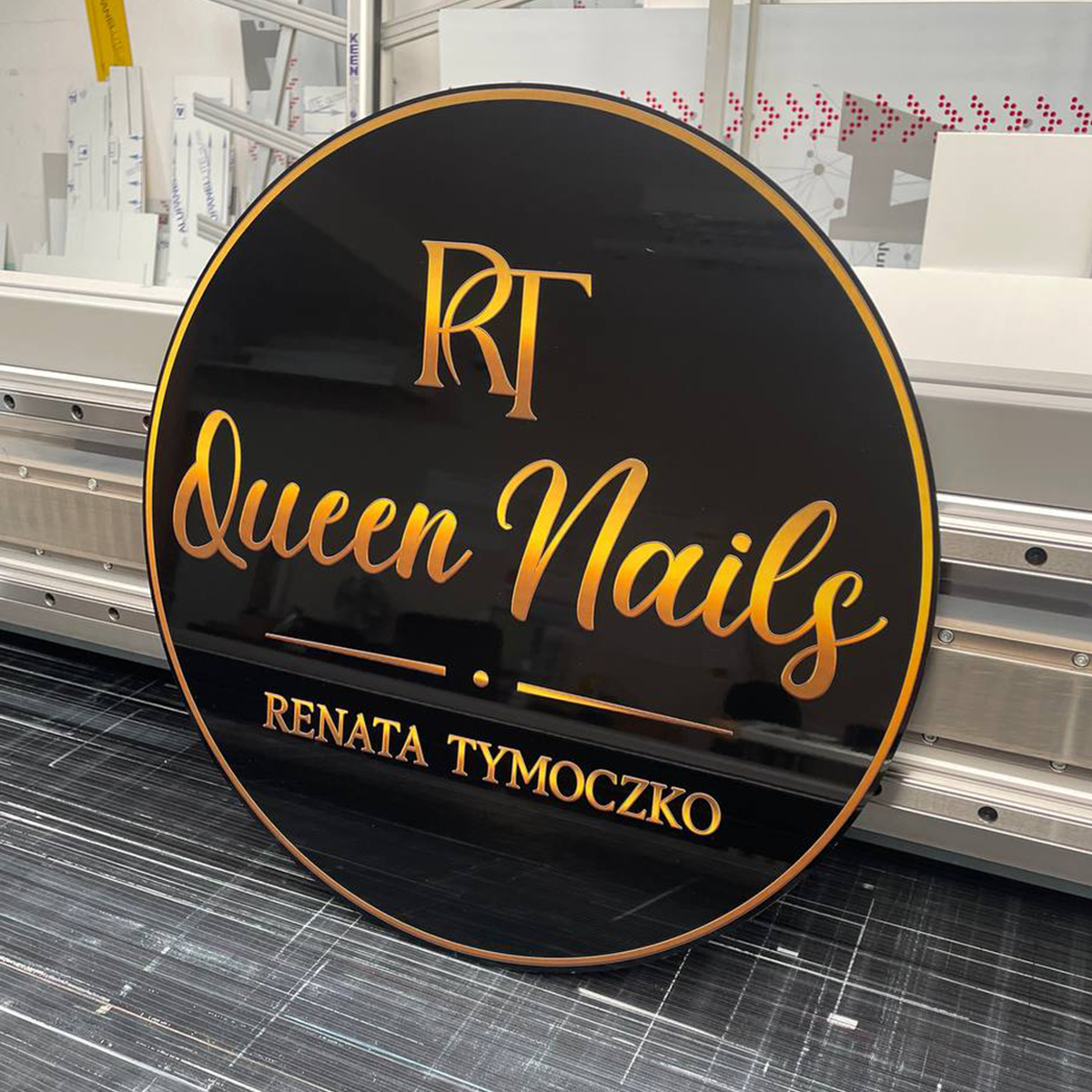 szyld-czarny-queen-nails Kaseton z dibondu - jednostronny - Image 1